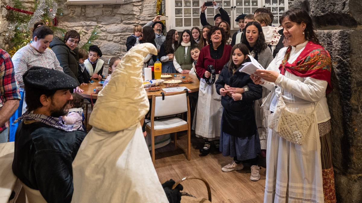 Gabon kantari, Larraulen