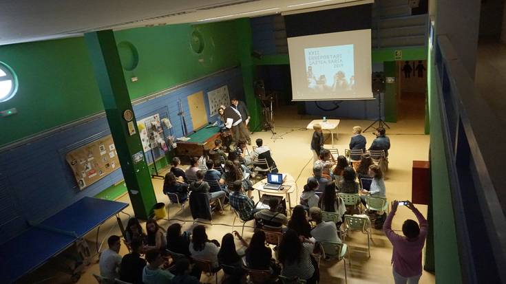 Erreportari Gaztea Saria lehiaketa martxan dago