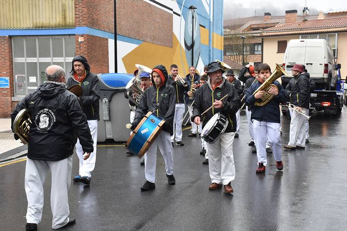 Gora Kaletxiki Banda Gabon kantekin kalera irtengo da
