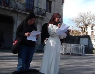 Arrazakeriaren aurkako eguneko mezua irakurri dute Goikoplazan