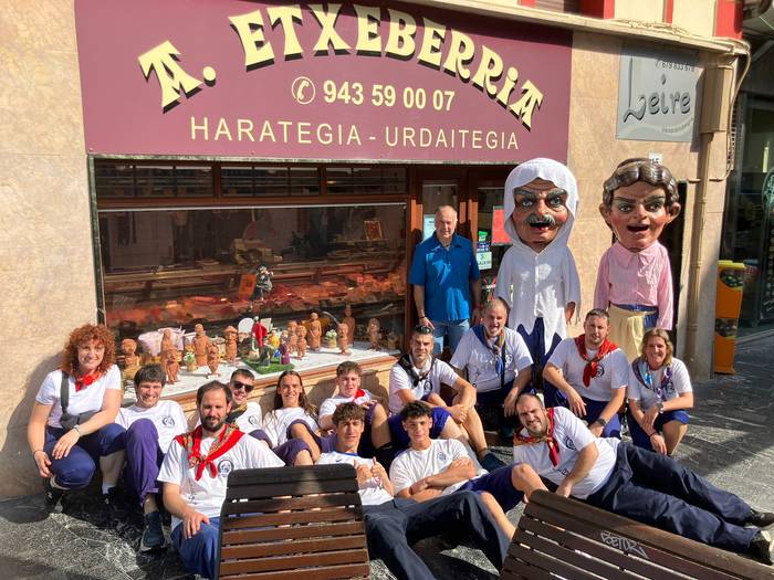 Lebiton Konpartsaren ibilbideari aitortza, aurtengo Santa Krutz jaietan