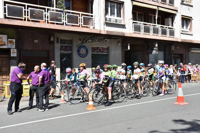 Eskolarteko txirrindularitza proba, igande goizean