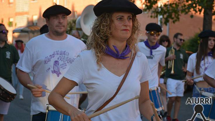 Karrikako danborradak Mari Carmen Rodriguez "txokolatera" gogoratu zuen