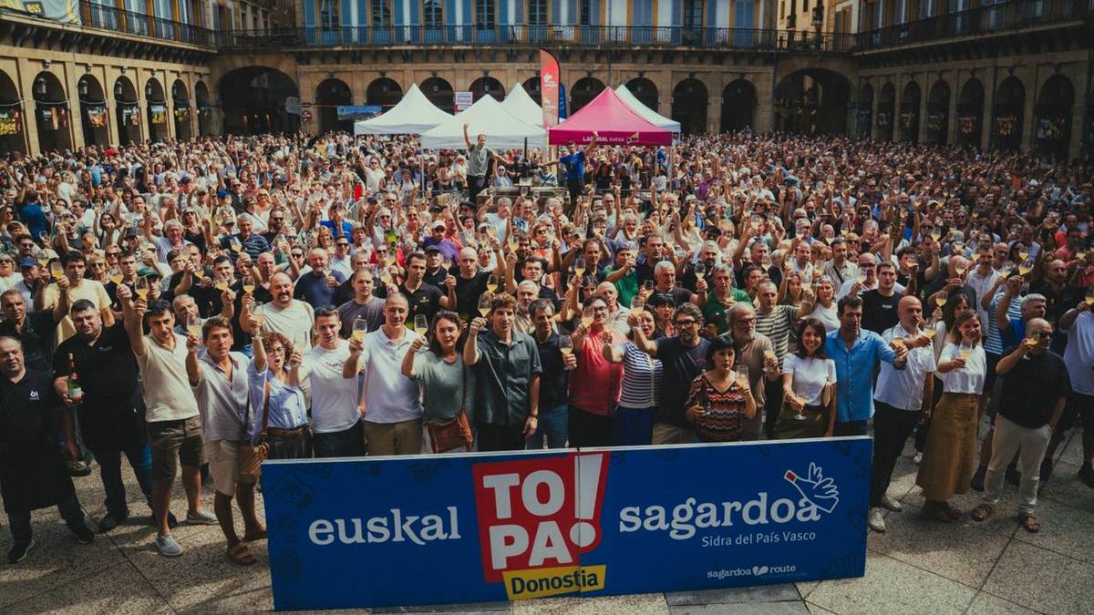 Trikitixa eta bertso doinuez lagunduta ospatu zen 39. Sagardo Eguna Donostian