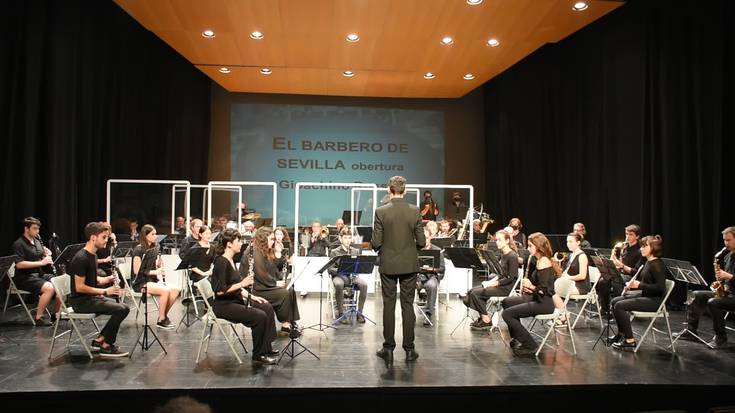 Udal Musika Eskolako Banda, G. Rossiniren "El barbero de Sevilla" piezarekin