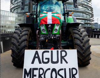 Sentitzen duten "babesgabetasuna"ren aurrean mobilizazioak deitu dituzte abeltzainek