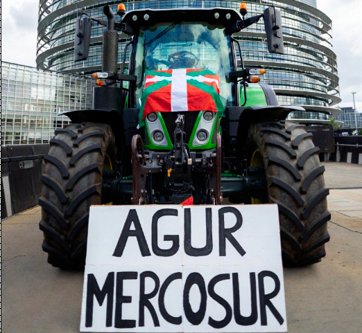 Sentitzen duten "babesgabetasuna"ren aurrean mobilizazioak deitu dituzte abeltzainek