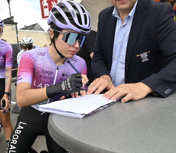 Txirrindulari profesionala bihurtu da Irati Aranguren, Laboral Kutxa Euskadik fitxatuta