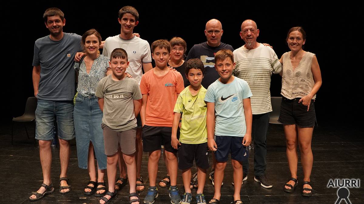 Elustondo, Mendiluze, Martin, Rekondo, Ibarzabal eta Lizasok bertso saioa egin zuten Basteron
