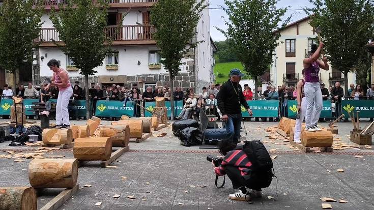 Oihana Fernandez de Barrena-Ekiñe Lopez eta Uxue Ansorregi-Maika Ariztegi aizkolariak Zertzenaren txapelketan