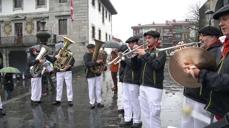 Gora Kaletxiki Txaranga kalejiran, Gabonetan