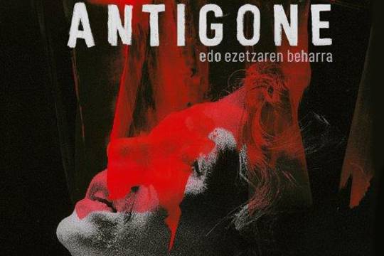 "Antigone" antzezlana,  Sarobeko oholtzan