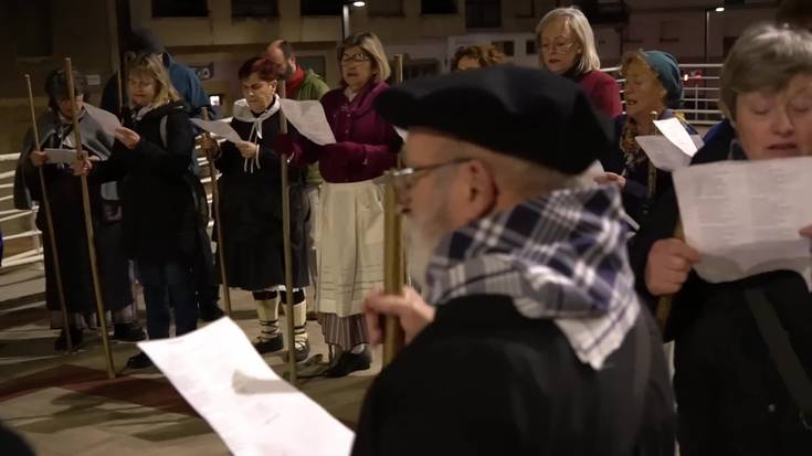 Santa Ageda bezperako kantu erronda Urnietako kaleetan