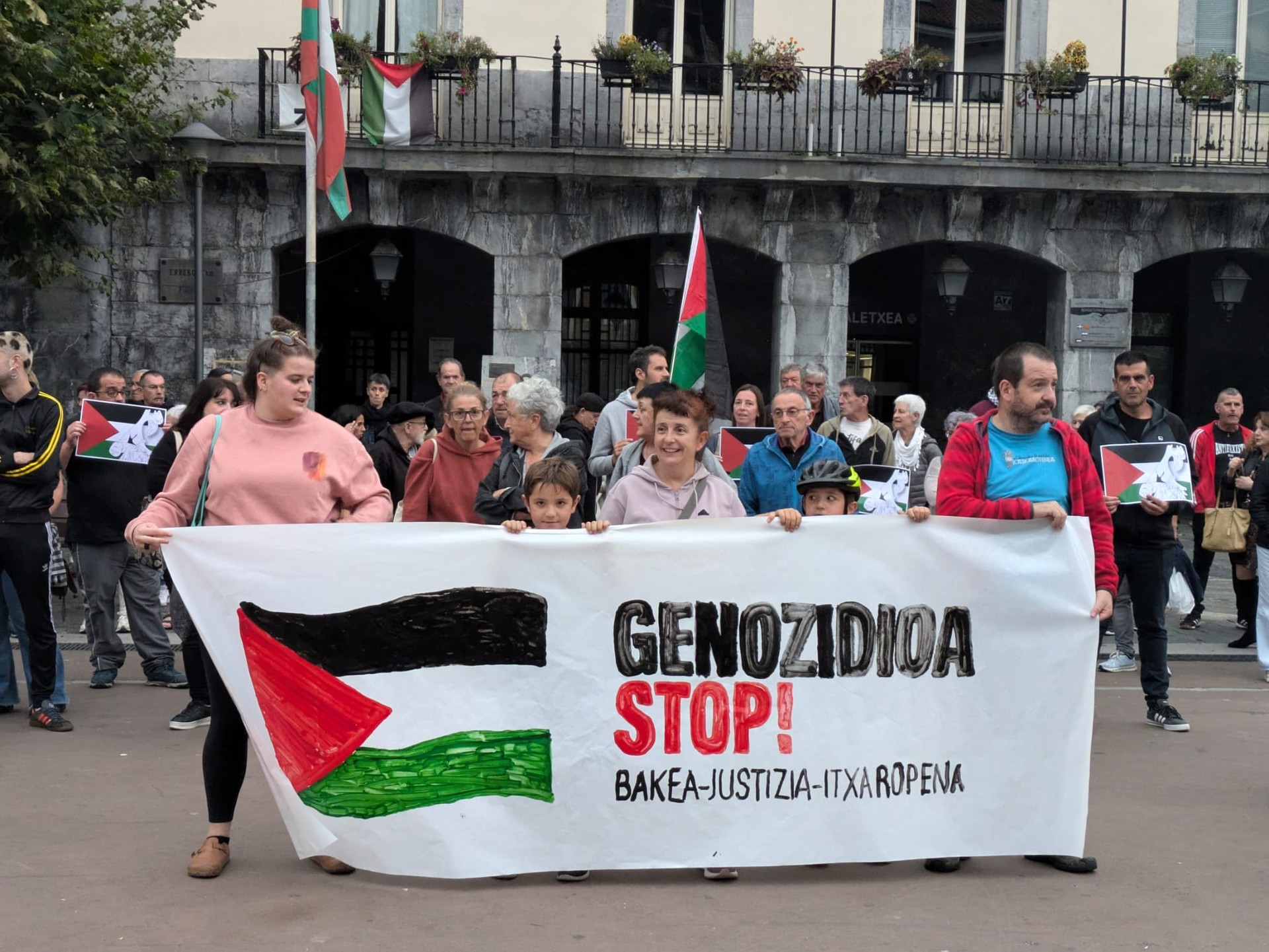 Palestinaren aldeko mobilizazioak, Aiztondon, ostiral arratsaldean