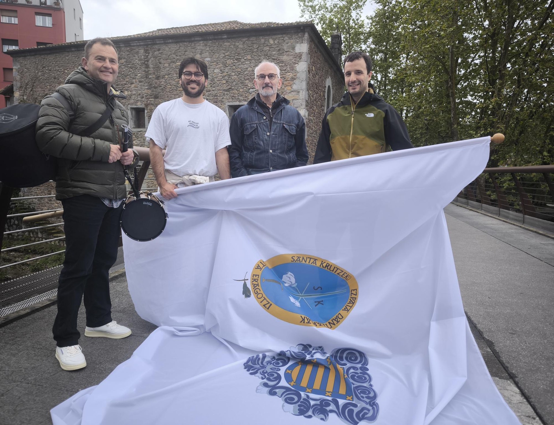 Santa Krutzeko Ezpata dantzariek “Bandera arboltzea” egingo dute