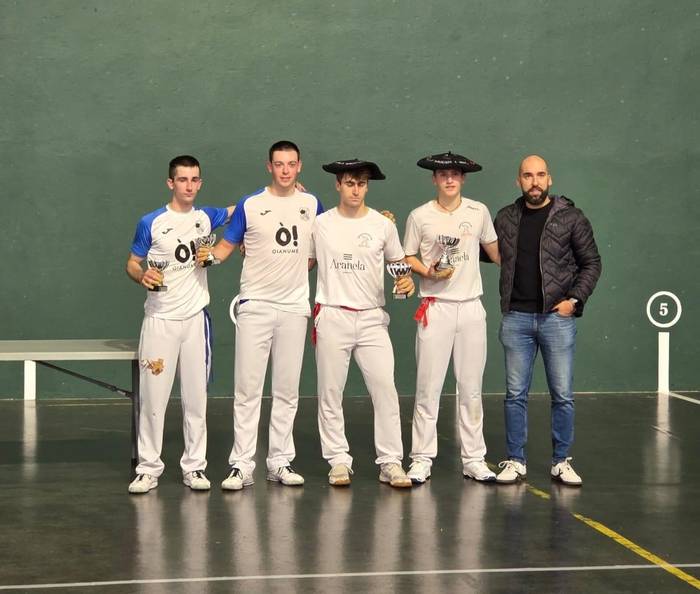 Txapela irabazi gabe ere, bigarren mailara egin dute salto